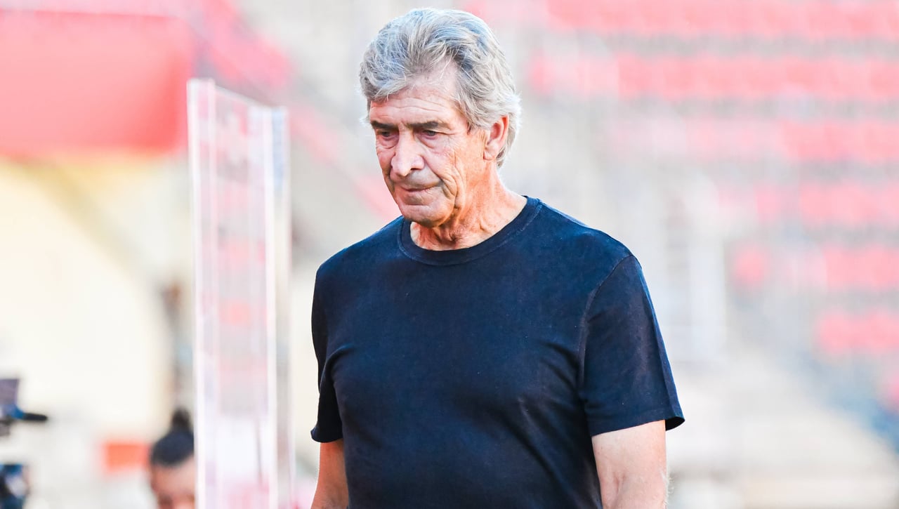 Diez bajas, un nuevo dorsal y Fekir, en la lista del Betis ante el Granada