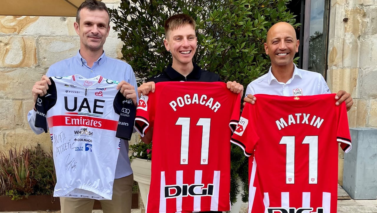 El Athletic viste a Pogacar: Uriarte le cambia el maillot amarillo por la camiseta rojiblanca