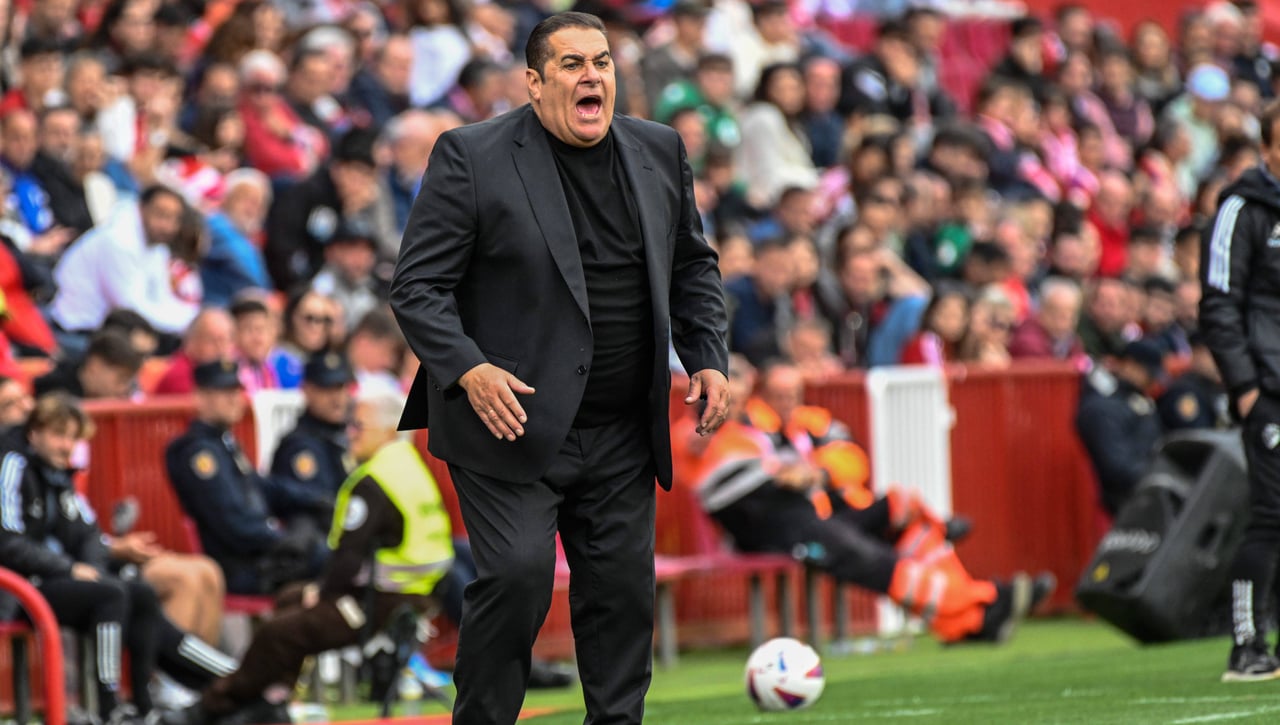 Sandoval hace un gran favor a Quique Sánchez Flores