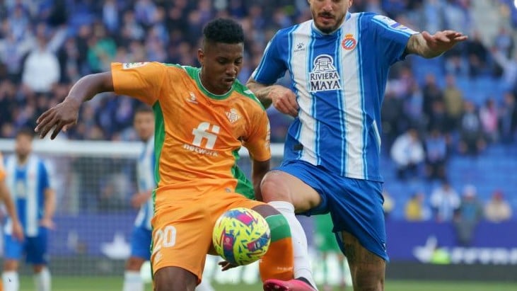 La sombra de Álex Moreno es muy alargada en este Betis