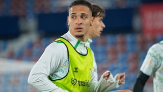 Alerta en el Betis por el estado físico de Antony a tres días de la visita del Barça