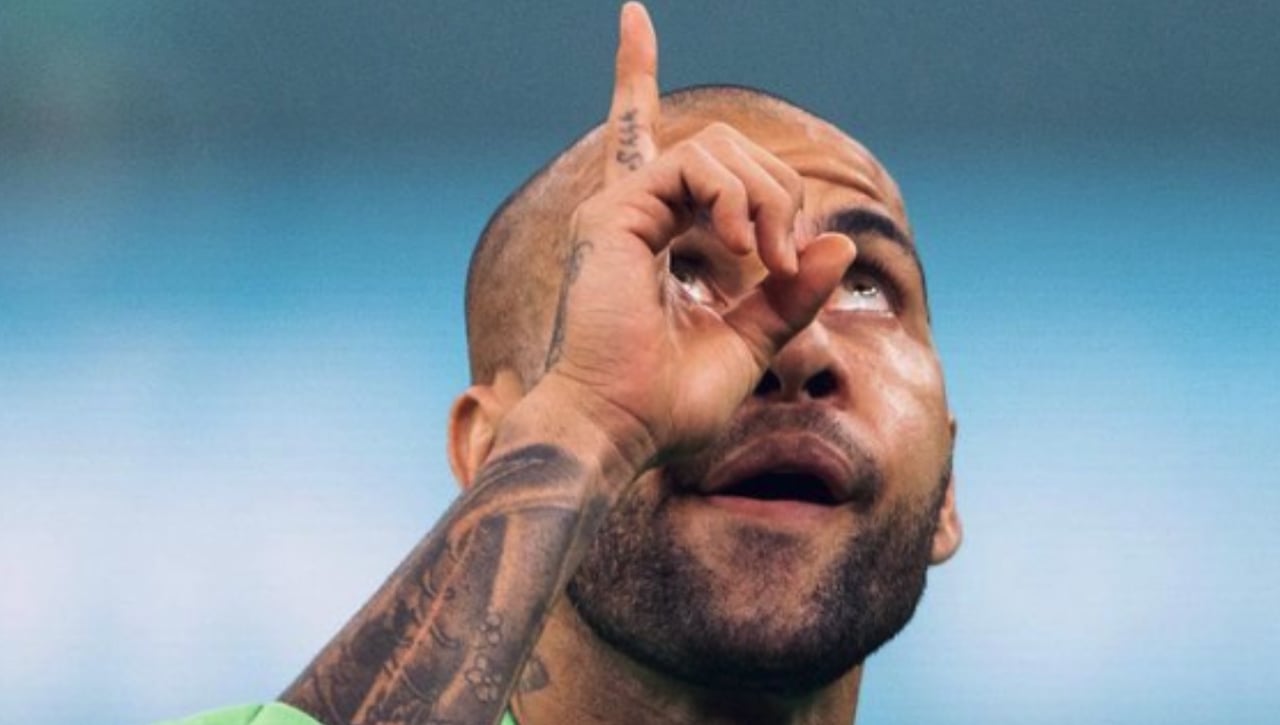 Dani Alves vuelve a cambiar de versión: "Yo quería proteger a esta señorita"