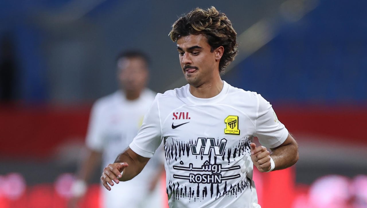 Al Ittihad pagó 30 millones por él hace un mes y ya se lo quiere 'cargar'