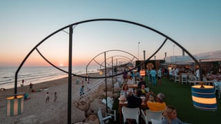 Ni El Palmar ni Los Caños de Meca, la playa de Cádiz que está de moda para el tardeo