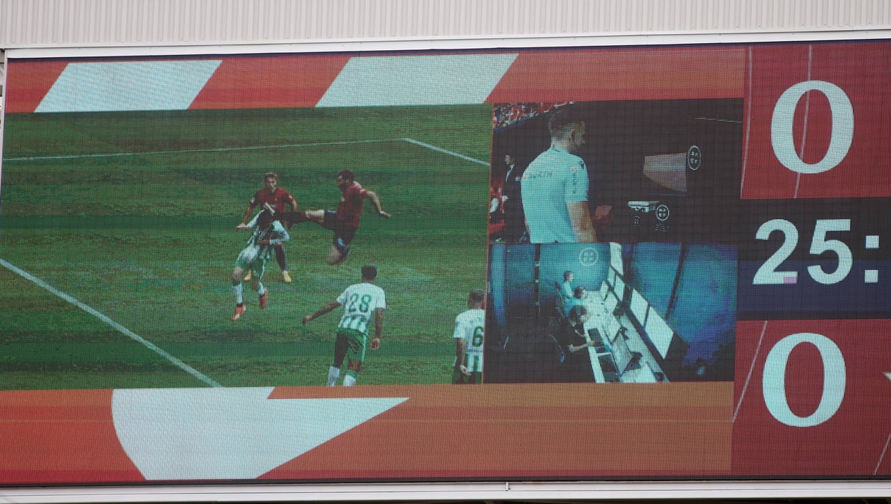 Los audios del VAR en la roja a Moncayola: nervios, gritos, la extraña petición de García Verdura y el acta