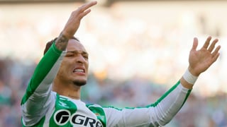 Tras pasar "toda la noche sin dormir", Antony confía en jugar el derbi contra el Sevilla: "El Betis va a recurrir mi expulsión"  