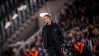 Hansi Flick, sobre jugar con Gerard Martín de central: "Nos da más oportunidades y opciones para salir con el balón jugado"