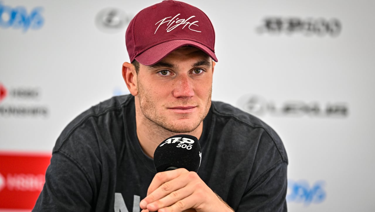 La nueva estrella del tenis mundial tiene que pedir perdón tras lo de Queen's