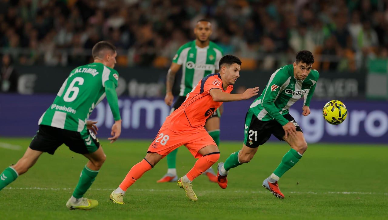 Marc Roca admite que el penalti fue "muy riguroso", aunque pasa página: "No es excusa"