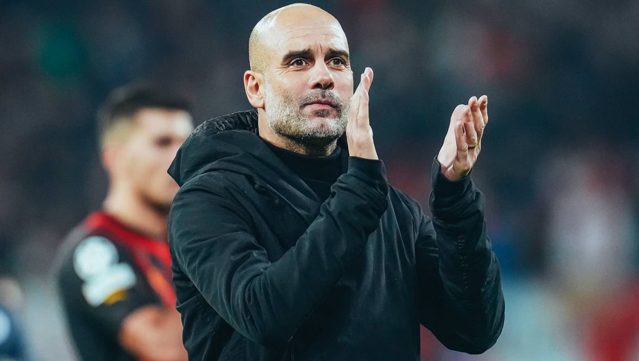 Guardiola vuelve a 'mear' colonia tras su empate en Alemania