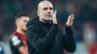Guardiola vuelve a 'mear' colonia tras su empate en Alemania