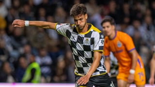 Reisinho, sobre la mesa del Sevilla