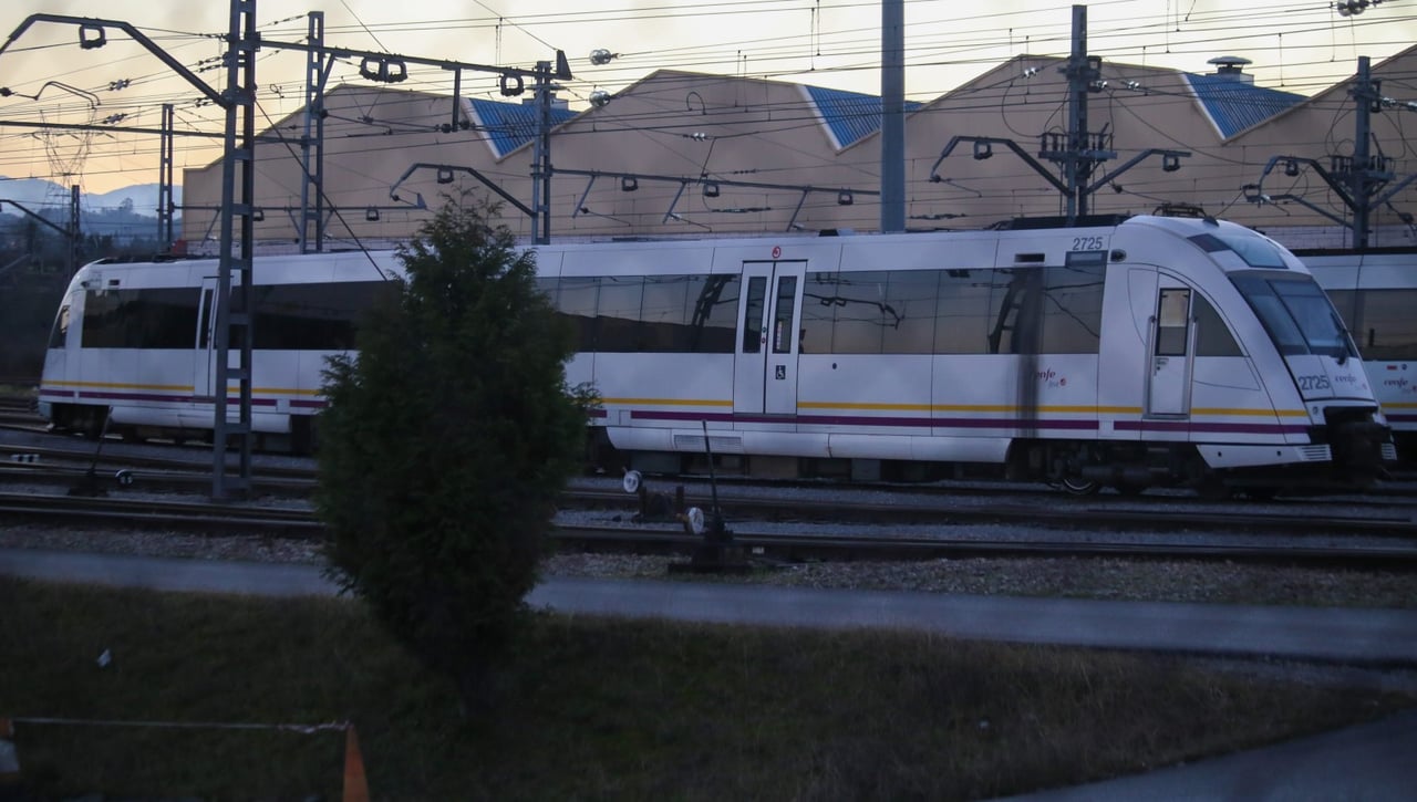 El Gobierno asume dos años más de problemas en los trenes, incluida Andalucía