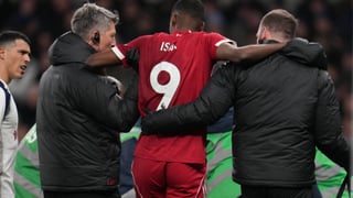 Alarma en Anfield: Isak podría estar meses de baja por una grave lesión