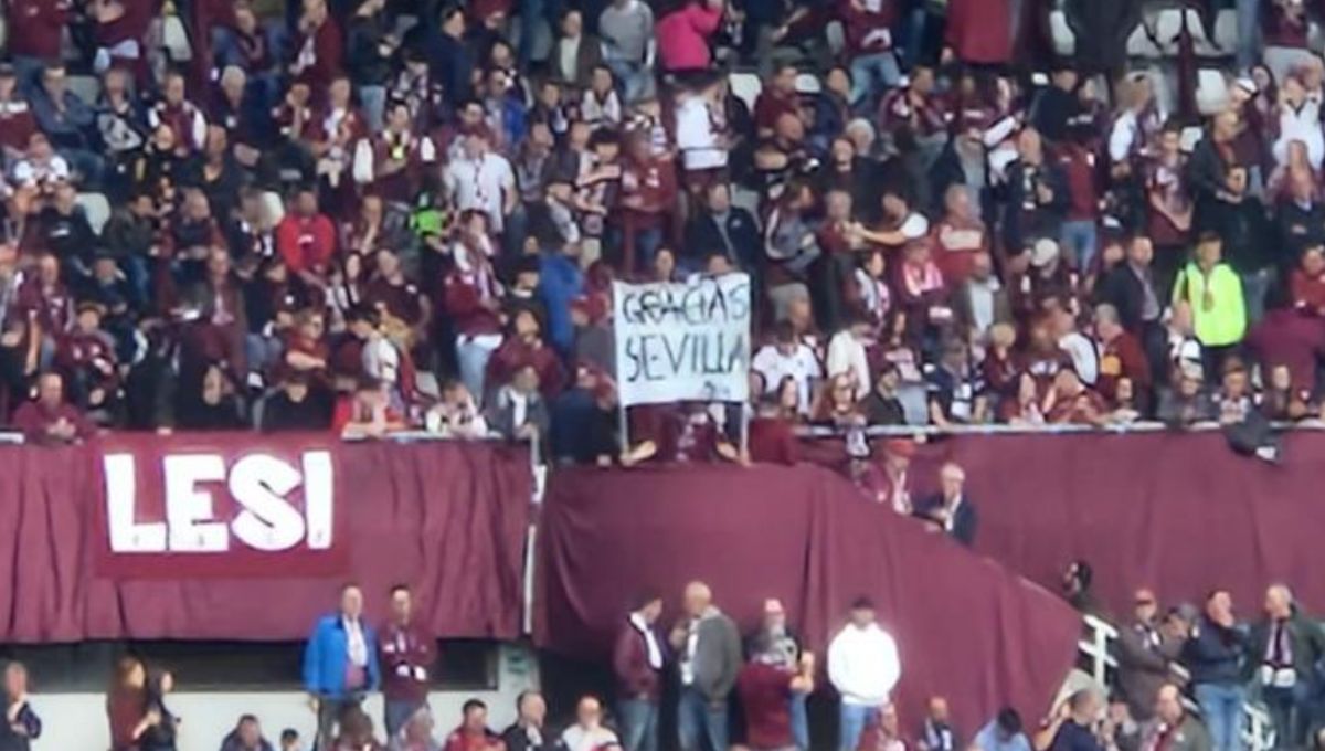 La pancarta del aficionado más sevillista del Torino: 'Gracias Sevilla'