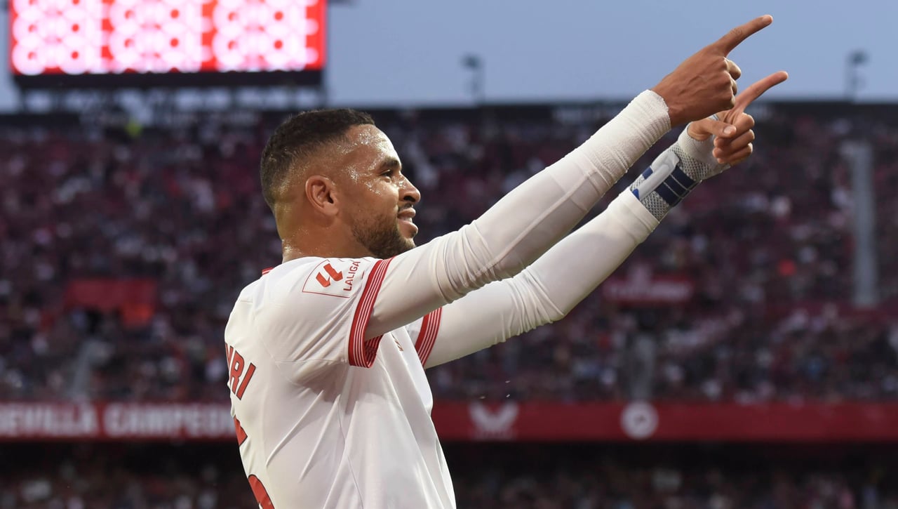 Un nuevo club aprieta por En-Nesyri: la puja que beneficia al Sevilla