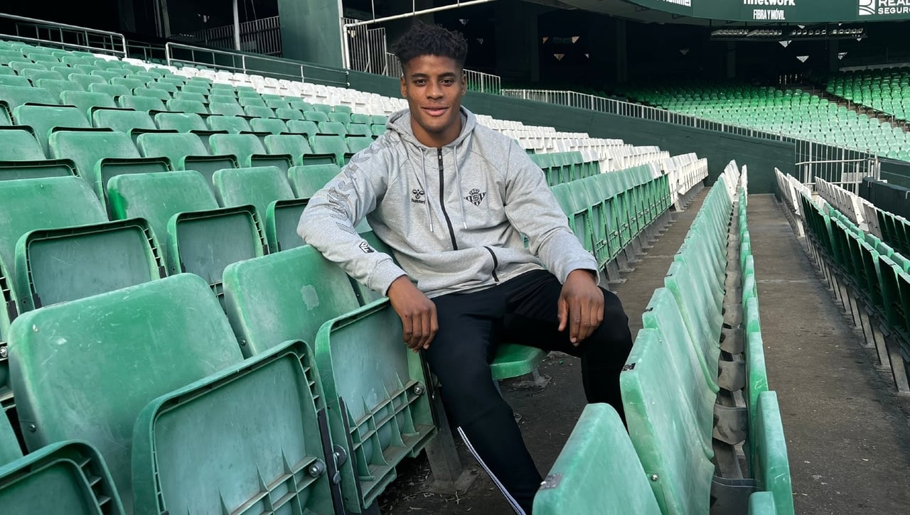 El nuevo fichaje del Betis, premiado por salvar la vida de dos niños