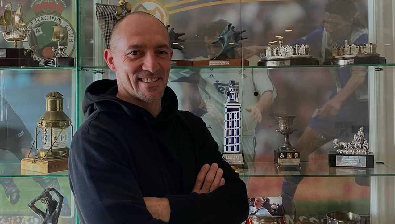 Pedro Munitis dirige su propia escuela mientras sigue al Racing de Santander