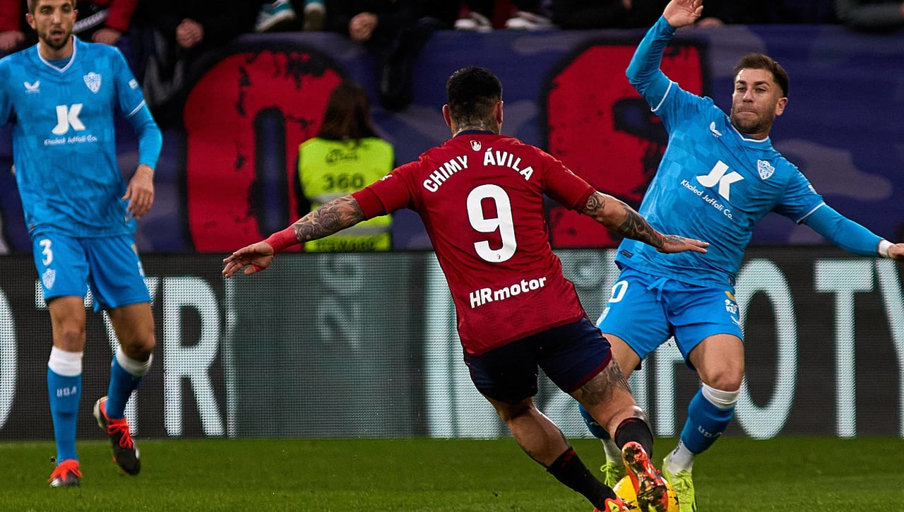 Alerta en Osasuna: Chimy Ávila se retira lesionado