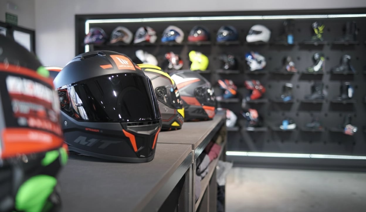 Navidad sobre dos ruedas: los regalos definitivos para sorprender a cualquier motero