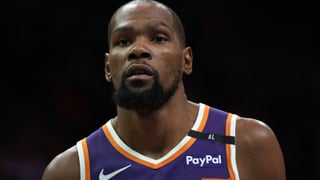 Kevin Durant da marcha atrás