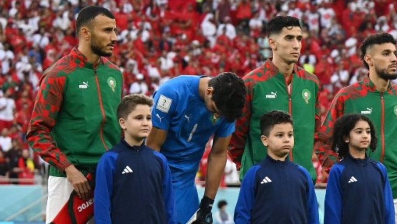 El Sevilla y una 'maldición Mundial': ¡Bono pide el cambio durante los himnos!