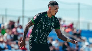 El nuevo ‘9’ del Elche ya manda