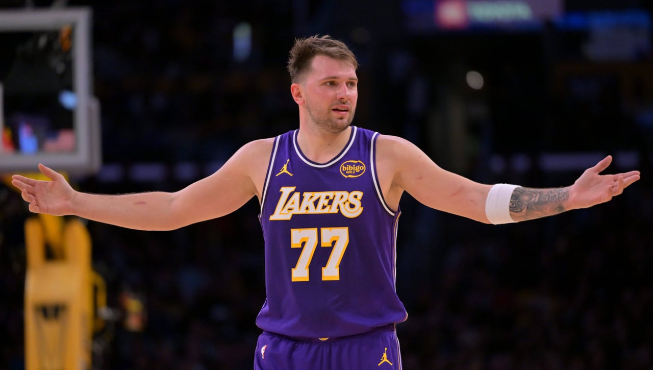 Los Lakers, a la calle, pese a Doncic y LeBron