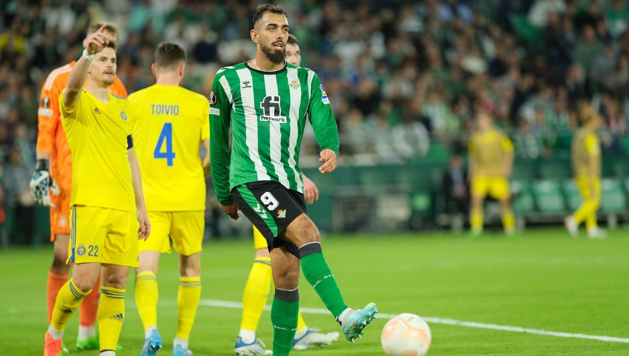 Borja Iglesias tiene claro su enfoque sobre el derbi: "No me creo nada de estas cosas"