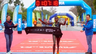 Rebecca Chelangat pulveriza el récord femenino del Medio Maratón de Sevilla y Vinicent Nyamongo baja de la hora