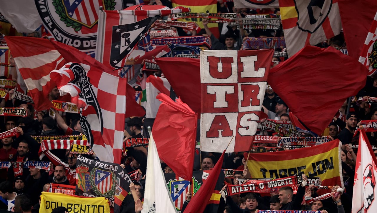 Aficionados del Atlético de Madrid y del Eintracht Frankfut se dan cita para una pelea multitudinaria y la Policía lo evita