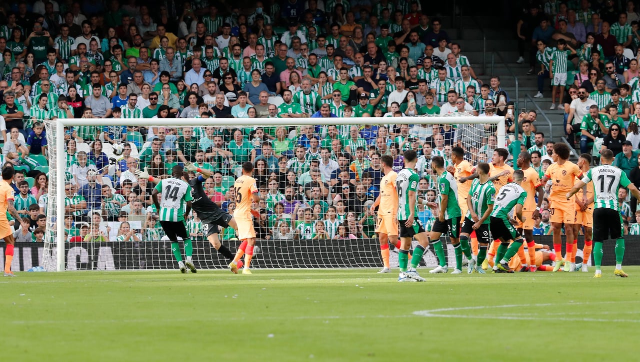 La "bronca" de Pezzella y la sincera reacción de Griezmann tras el golazo de Fekir