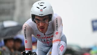 El equipo Movistar hace sitio y Juan Ayuso ya espera la llamada