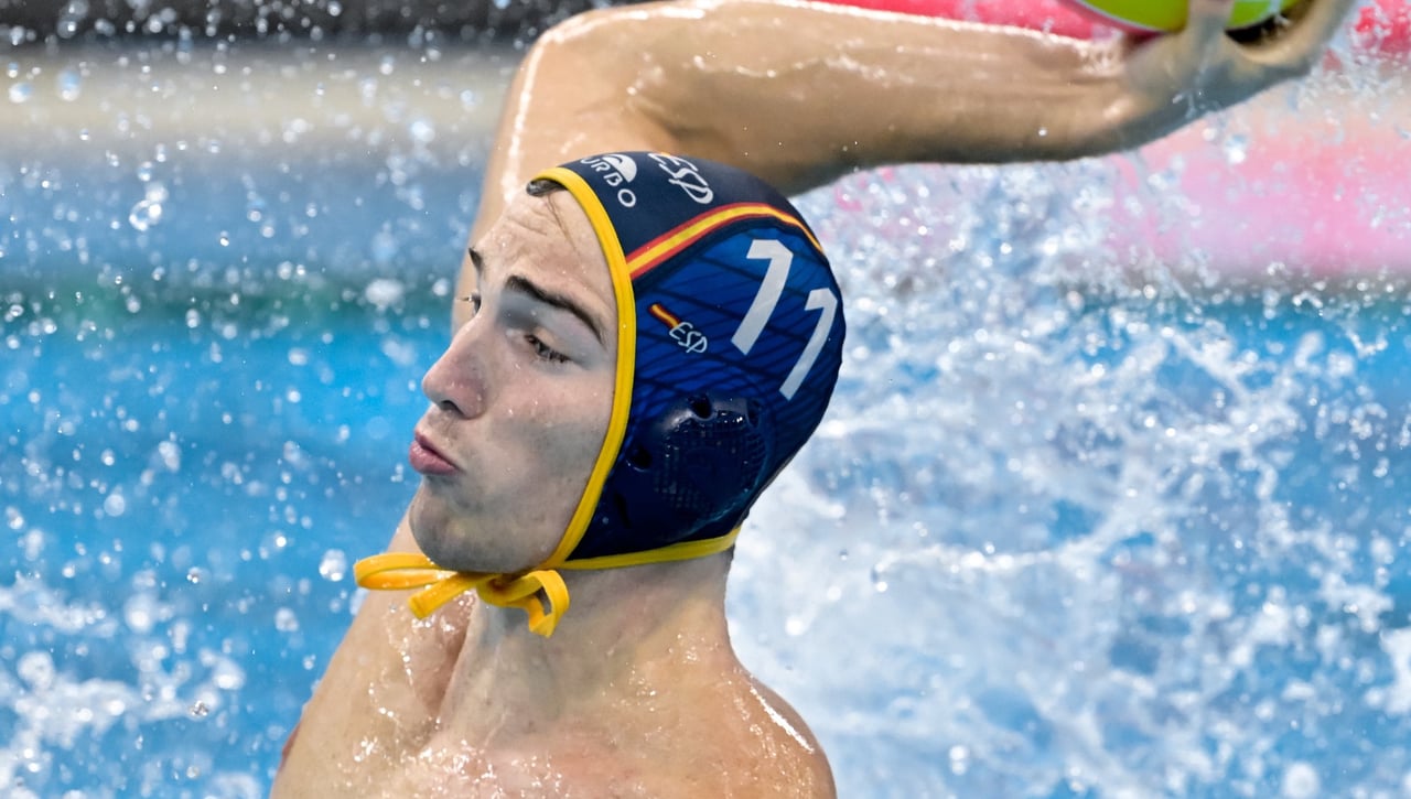 España salva un mal día ante Australia