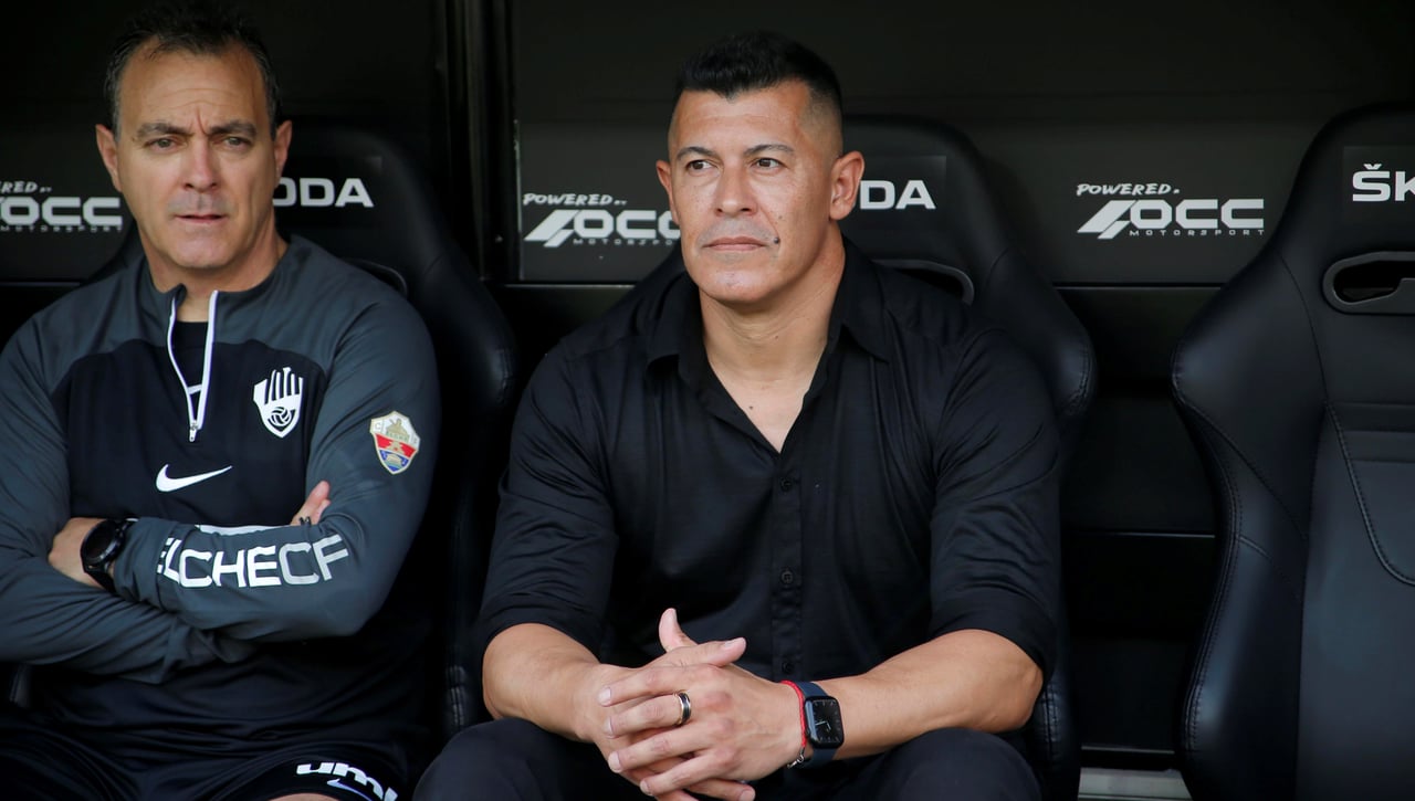 Almirón, de ser despedido por el Elche a fichar por Boca Juniors en cinco meses