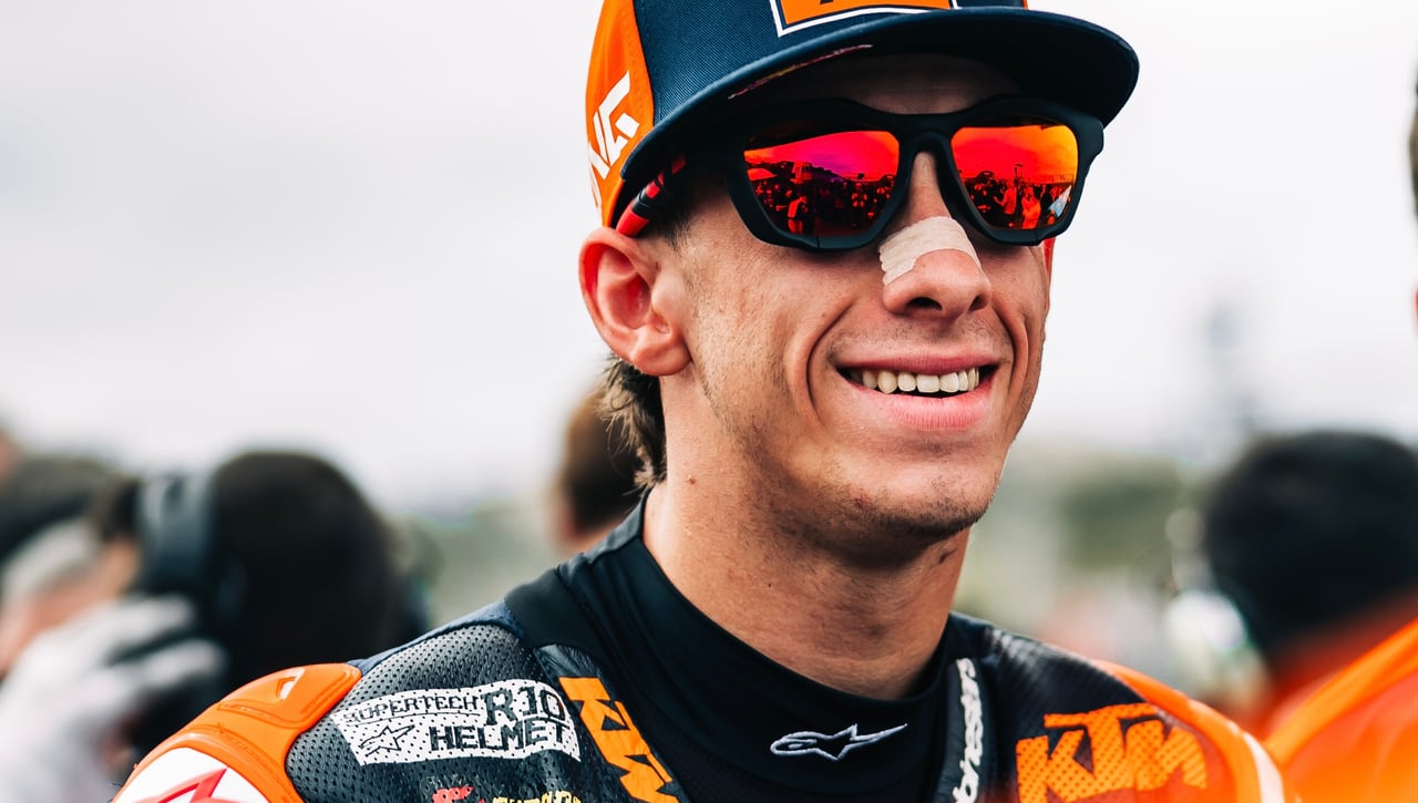 Pedro Acosta se agarra a su última oportunidad en Valencia