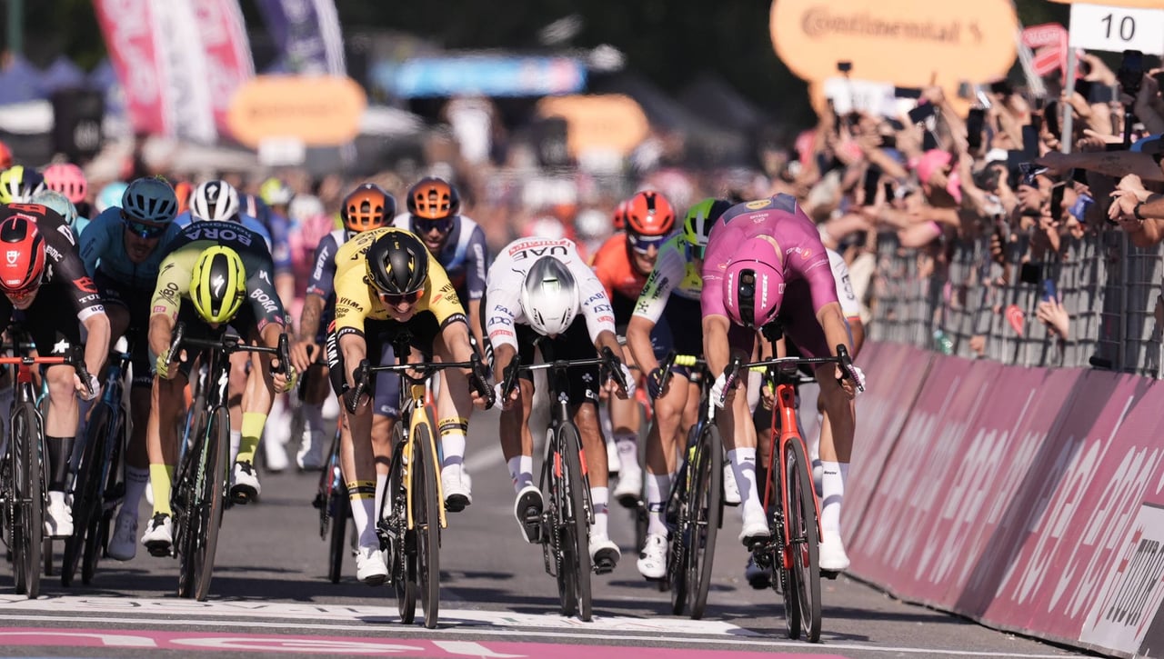 Pogacar se venga y le hace un favor al Visma en el Giro de Italia