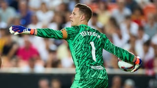 ¿Por qué los porteros ya no visten de negro? Evolución del uniforme bajo palos