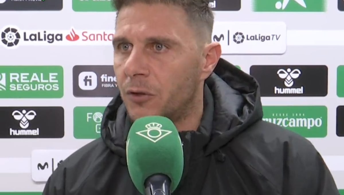 Joaquín, indignado, desvela la conversación del árbitro con el VAR en la roja a Luiz Felipe