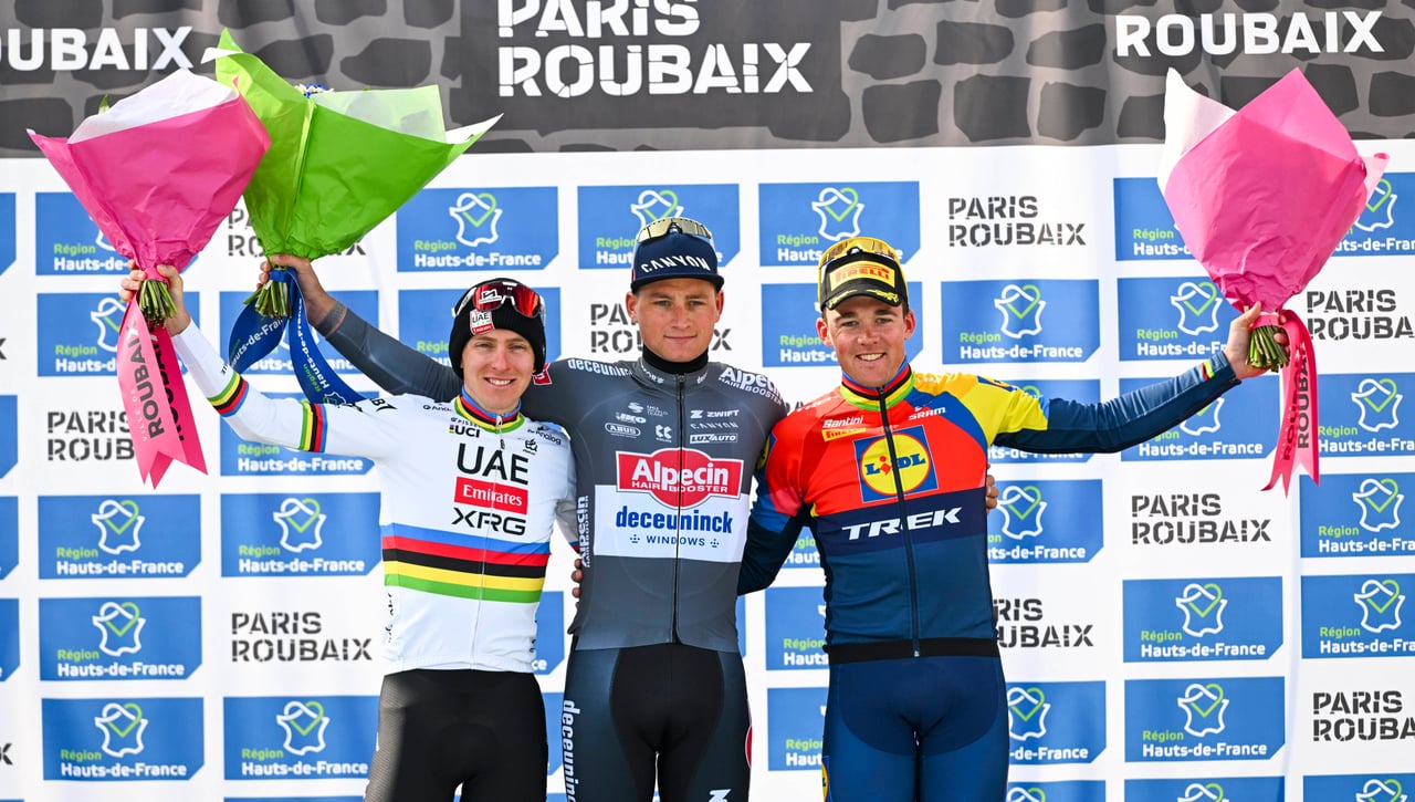 Van der Poel le gana la partida por la historia a Pogacar en Roubaix