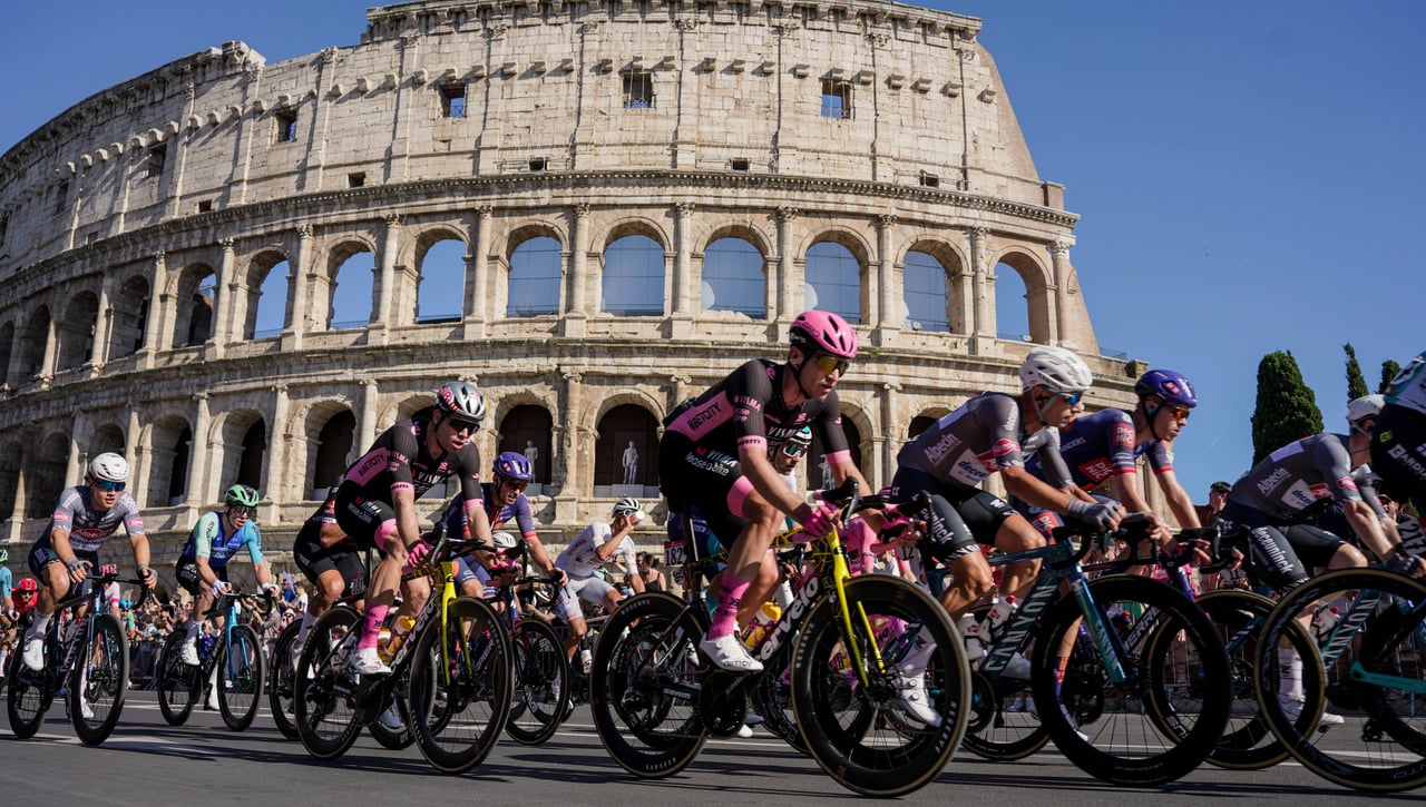 El maillot negro del Giro: premio al último clasificado