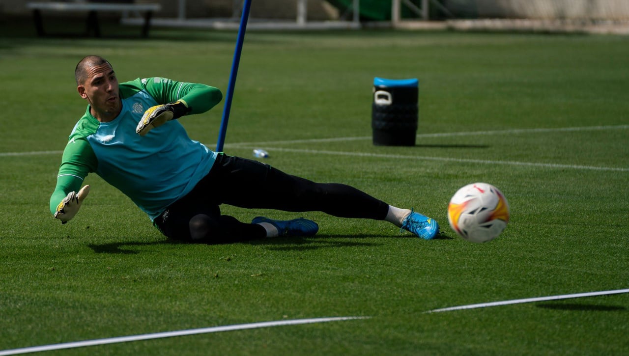Dejó el Betis, sonó para Elche y Osasuna... y vuelve tras sus pasos cuatro años después