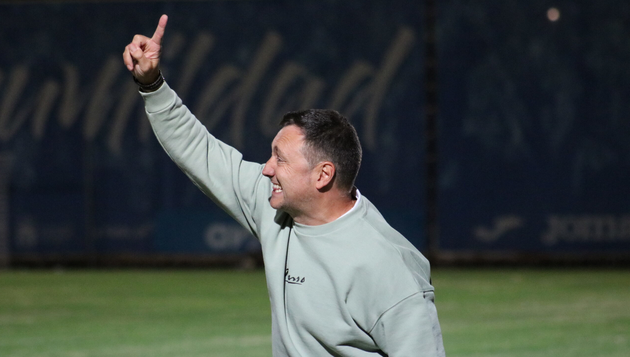 Piden el despido de Raúl Llona