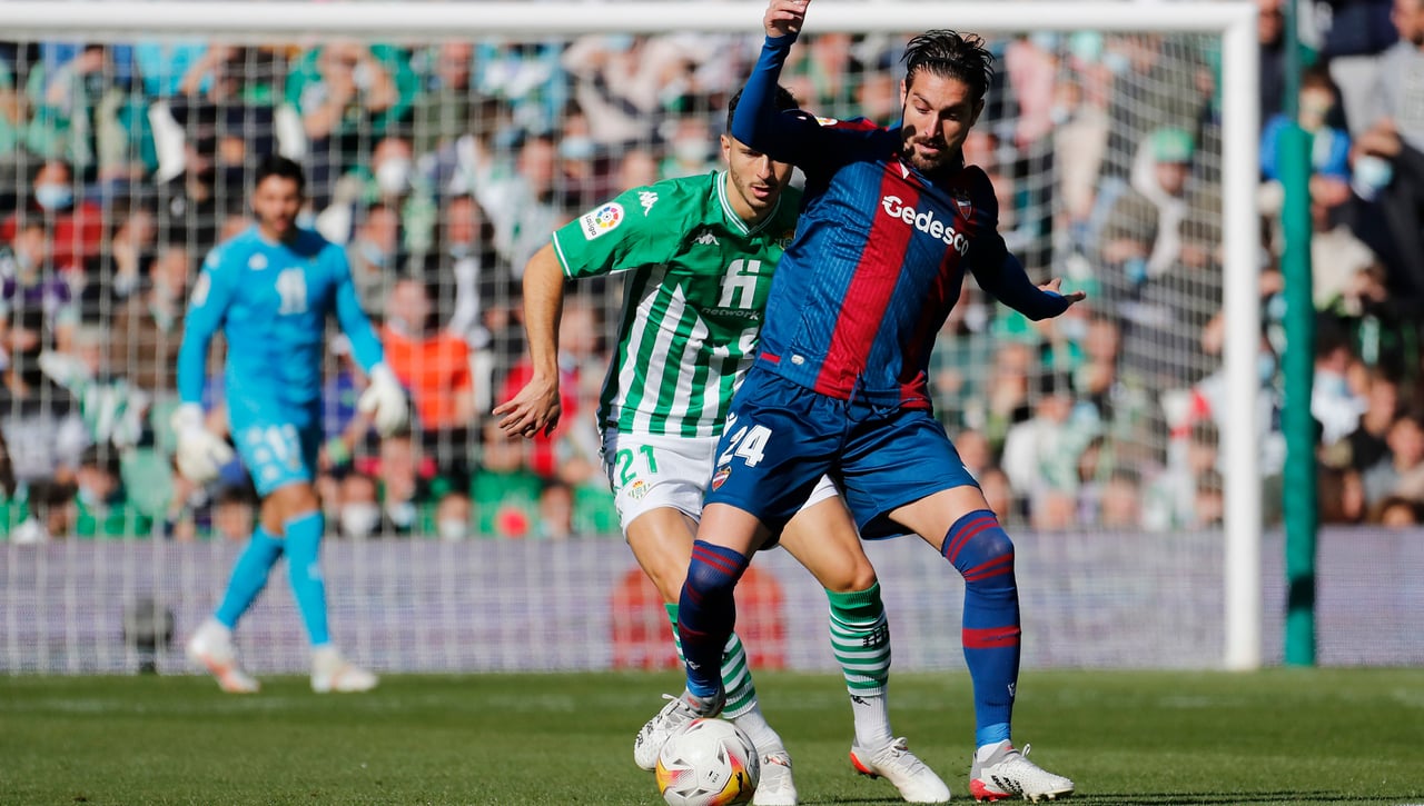 La cláusula escapatoria de Campaña que atrae a Sevilla, Betis y Celta