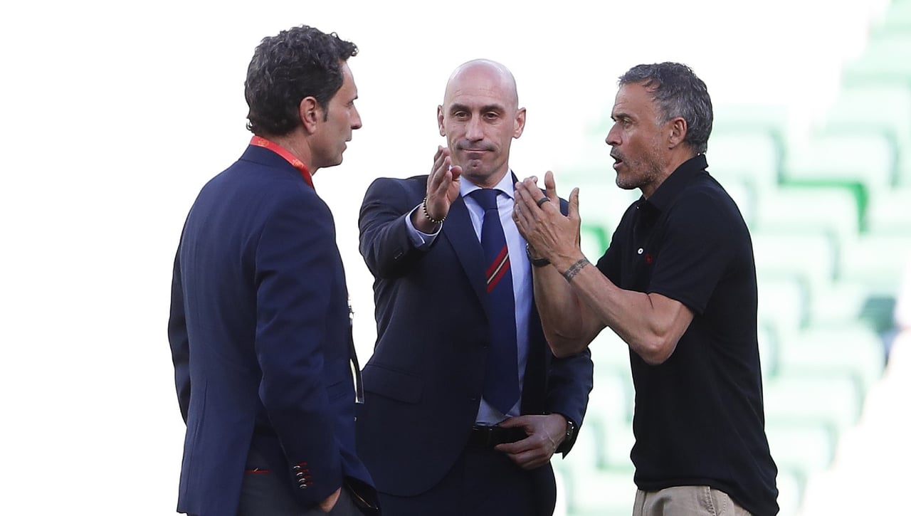 Todo cambia en la RFEF menos Rubiales, sale Molina y entra Albert Luque