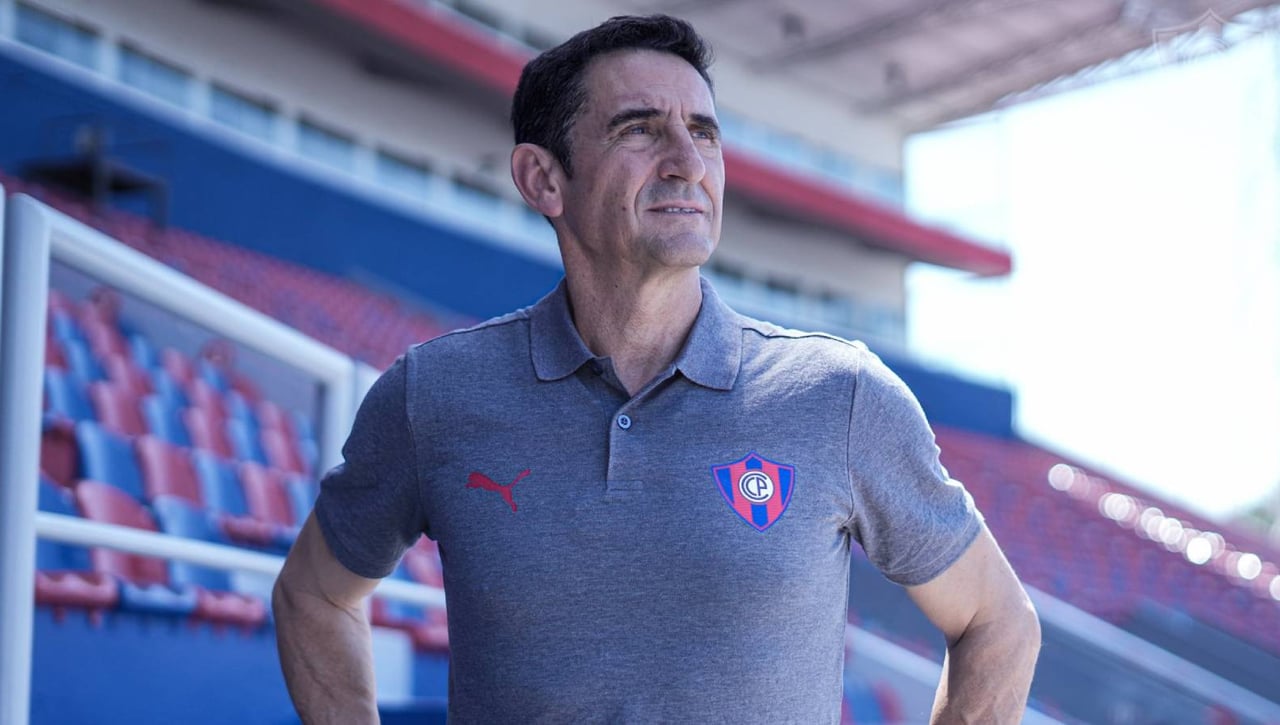 Manolo Jiménez toma posesión en su nuevo banquillo