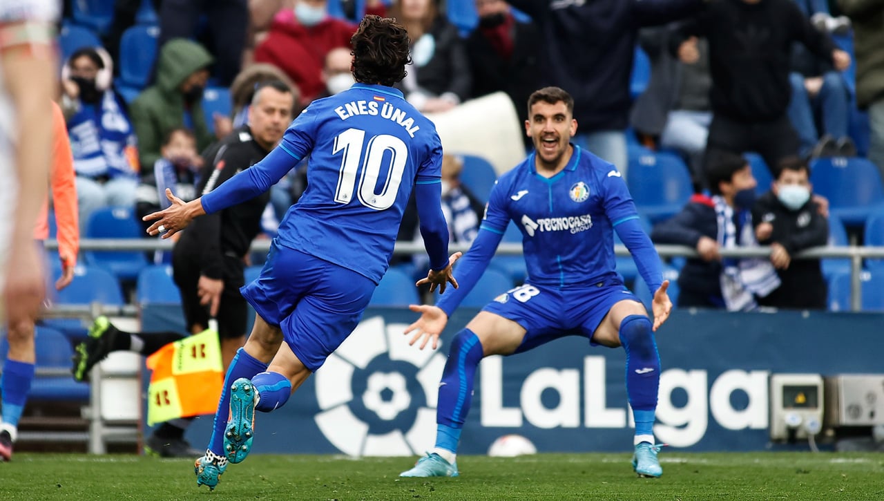 Arambarri manda a callar a Betis y Sevilla