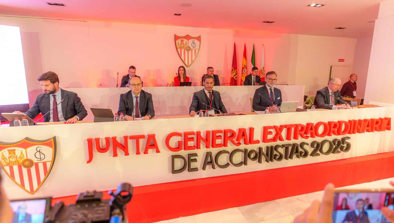 Junta General Extraordinaria de Accionistas del Sevilla FC en directo: protagonistas, puntos del orden del día, cuentas, votaciones, reacciones...