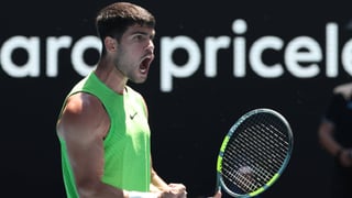 Sufrimiento, victoria y confirmación de Carlos Alcaraz