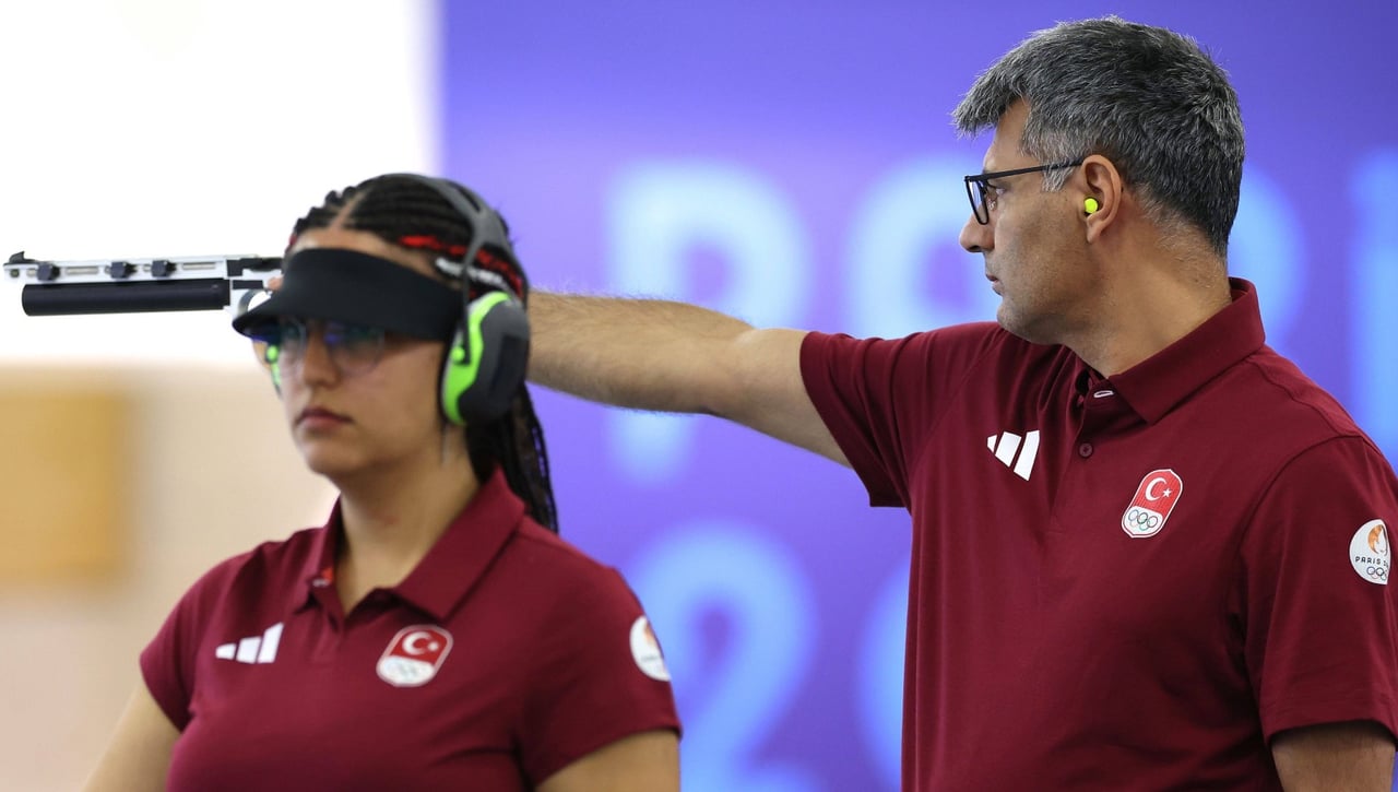 Gana una medalla en los Juegos Olímpicos de París con la mano en el bolsillo y se vuelve viral: ¿Quién es Yusuf Dikec?